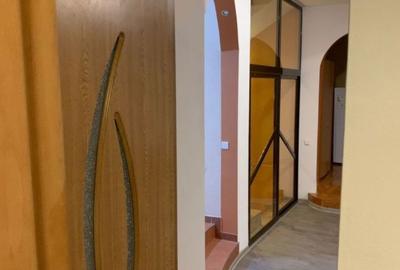 Casă cu 6 camere cu Teren 250 Mp în Rahova