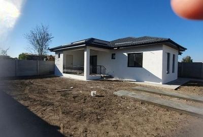 Casă cu 3 camere cu Teren 400 Mp în Cernele
