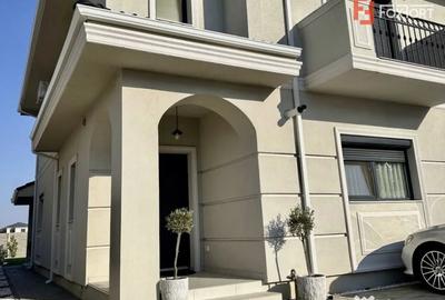 Casă cu 5 camere cu Teren 330 Mp în Dumbrăvița