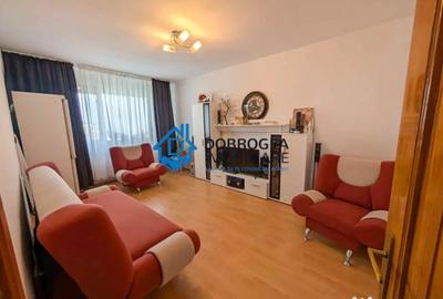 Apartament cu 3 camere decomandat în Păcii