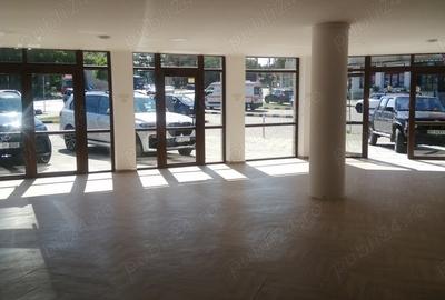 Spațiu comercial, de 200 mp, în Central - 3