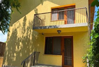 Casă cu 4 camere în Central
