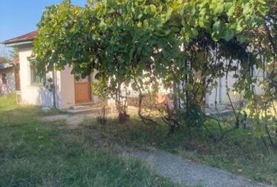 Casă cu 3 camere în Prundu