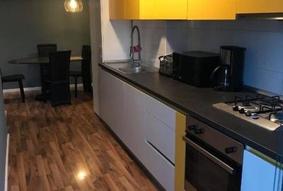 Apartament cu 3 camere decomandat, mobilat în Gorjului