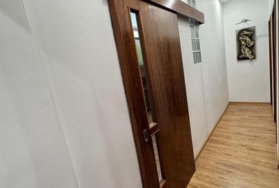 Apartament cu 3 camere în Decebal
