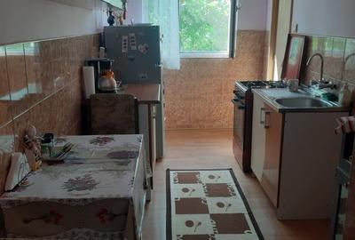 Apartament cu 3 camere decomandat în Lipova - 2