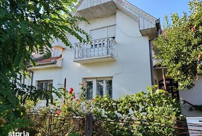 Casă cu 4 camere cu Teren 200 Mp în Central