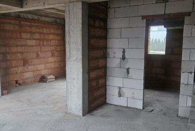Duplex cu 4 camere cu Canalizare în Ipotești - 12