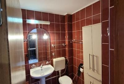 Apartament cu 3 camere decomandat în Bere