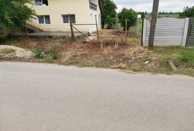 Casă cu 3 camere în Răcarii de Sus