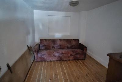 Casă cu 5 camere cu Teren 191 Mp în Central