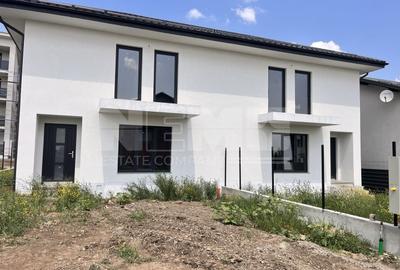 Duplex cu 4 camere cu Canalizare în Ipotești - 16