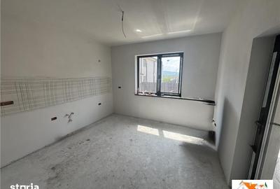 Casă cu 4 camere cu Teren 250 Mp în Cetate