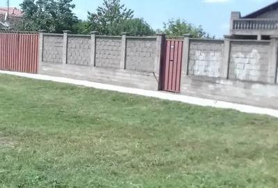 Teren de 2000 mp, în Central