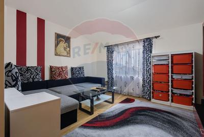 Apartament cu 3 camere semidecomandat, mobilat în Dâmbovița