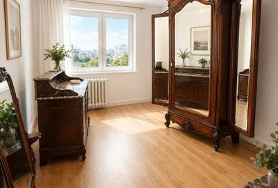Apartament cu 4 camere semidecomandat în P-ța Victoriei