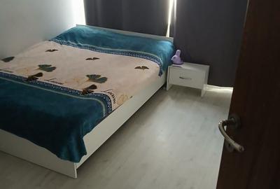 Apartament cu 3 camere decomandat în Micro 17