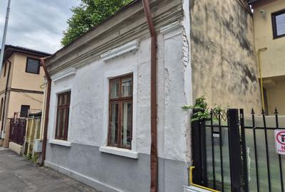 Casă individuală cu 3 camere cu Canalizare în Parcul Carol - 2