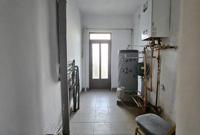 Casă cu 5 camere cu Teren 500 Mp în Central