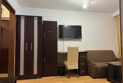 Garsonieră decomandată în Costin Georgian