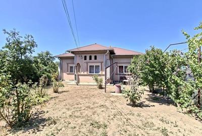 Casă cu 3 camere cu Teren 1667 Mp în Teiu