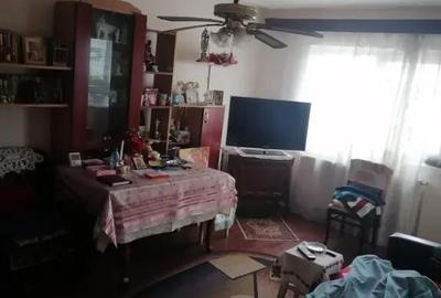 Apartament cu 3 camere decomandat în Broșteni - 2