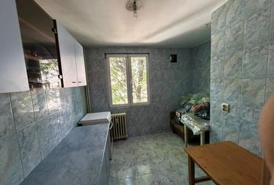 Apartament cu 3 camere semidecomandat în Berceni - 1