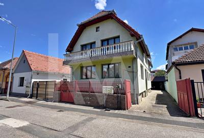Casă individuală cu 6 camere cu Canalizare în Piața Cluj