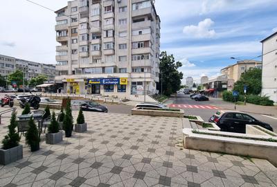Apartament cu 3 camere decomandat, mobilat în Central