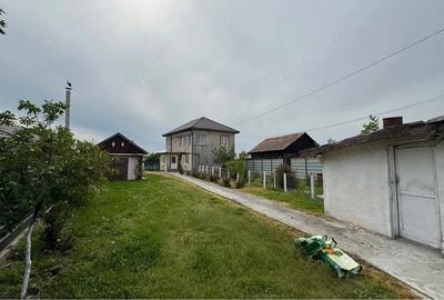 Casă cu Teren 5500 Mp în Bălteni - 1