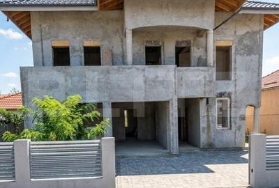 Casă cu 4 camere cu Teren 1054 Mp în Central