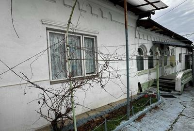 Casă cu 4 camere cu Teren 500 Mp în Central - 1