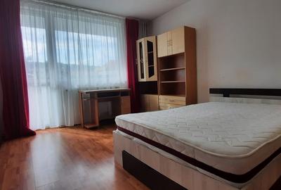 Apartament cu 2 camere semidecomandat, mobilat în Cornișa