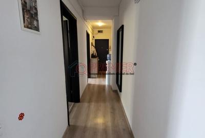 Apartament cu 3 camere decomandat în Progresul