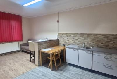Apartament cu 3 camere semidecomandat în Central - 8