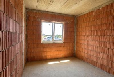 Duplex cu 5 camere cu Canalizare în Calea Urseni