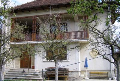 Casă cu 6 camere cu Canalizare în Exterior Vest