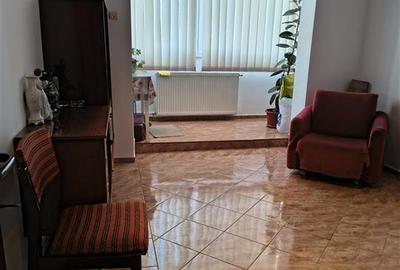 Apartament cu 3 camere circular, mobilat în Astra