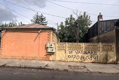 Casă cu 4 camere în Central