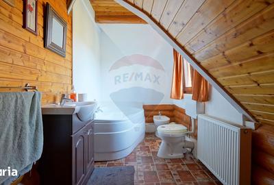 Casă cu 8 camere cu Teren 1000 Mp în Central
