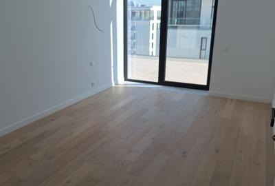 Penthouse cu 4 camere semidecomandat în 13 Septembrie - 21