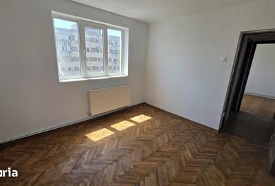 Apartament cu 3 camere decomandat în Craiovița Nouă
