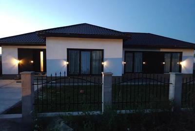 Casă cu 4 camere în Sânpetru