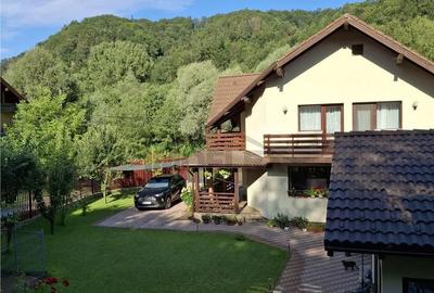 Casă cu 5 camere cu Teren 700 Mp în Central