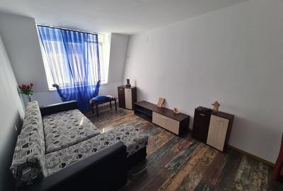 Apartament cu 4 camere decomandat, mobilat în Sărari
