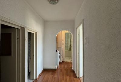 Apartament cu 3 camere în Militari