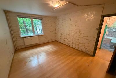 Apartament cu 3 camere semidecomandat în Dristor