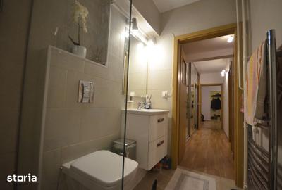 Apartament cu 3 camere semidecomandat, mobilat în Vatra Luminoasă