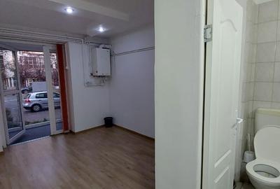 Spațiu comercial, de 40 mp, în Central - 3