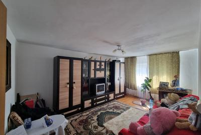 Apartament cu 3 camere în Cetate